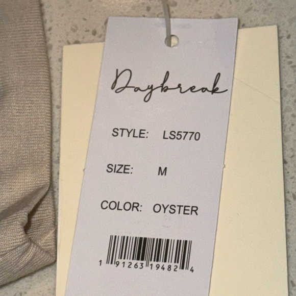 NWT Daybreak "I ❤️ Diet Coke" Americana Crop Tee - Oyster Medium - Picture 12 of 12